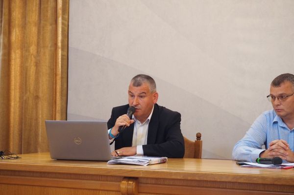 Indulhatnak a kék buszok
