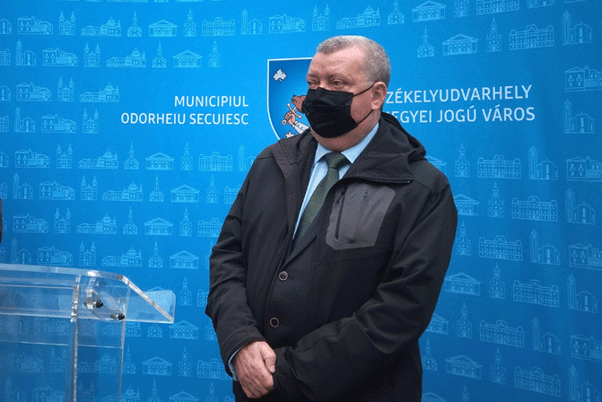 Két hónap után sem engedik ki Lukácsékat