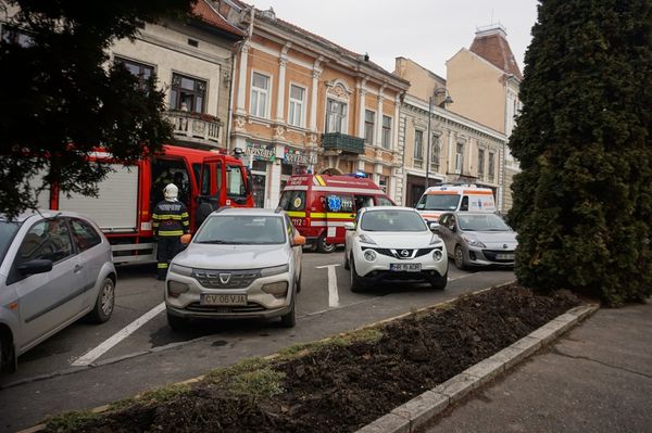 Miért voltak tűzoltók és mentő a Városháza téren?