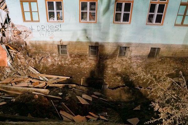 Be kellene tömni a bentlakás melletti árkot, de még nem lehet