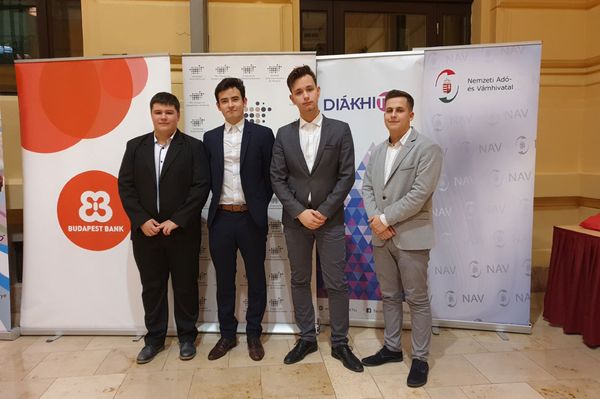 Több mint ezer csapatot utasított maga mögé a Gimi négyese