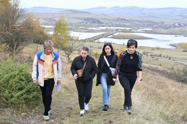 Ez elment halászni, és ez is és ez is és ez is és ez is