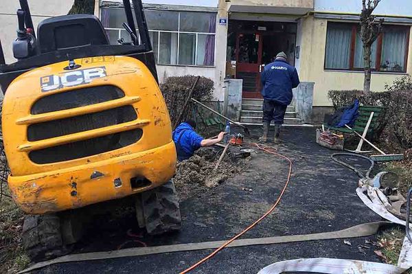 Eldugult csövek, bedugult utca