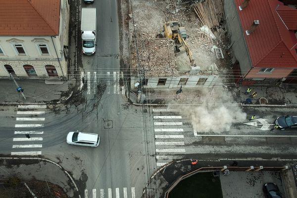 Bontják a sarki házat a Fernengelnél
