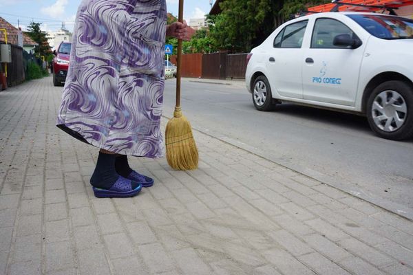 Végzi dolgát a város háziasszonya?