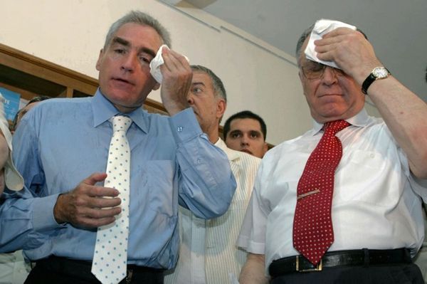 Bíróság elé állítják Iliescut és két társát