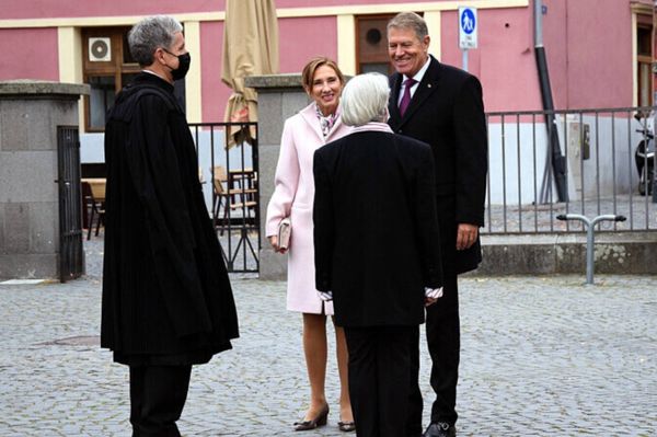 Feljelentették a maszk nélküli Iohannis-párt