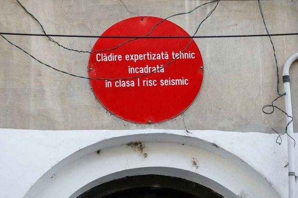 Épületeket erősítenek, iskolákat költöztetnek