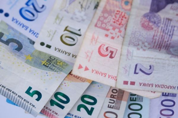 Elhalasztja Bulgária az euró bevezetését