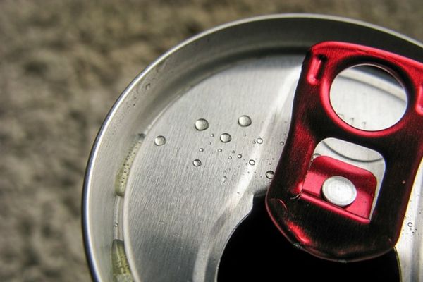 Eltiltanák a kiskorúaktól az energiaitalokat