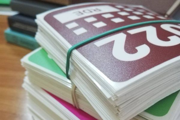 Siess, ha nincs új matrica a kukádon