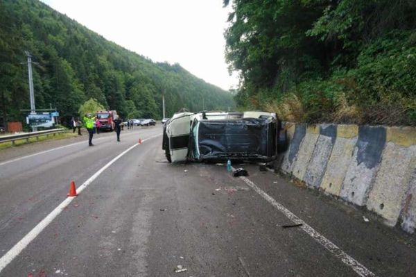 Felborult egy autó a Bucsinon