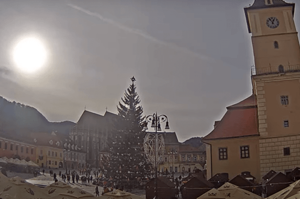 Tényleg ledőlt a brassói karácsonyfa?