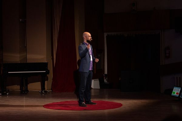 Radu Negoiță: Fel tudsz-e állni úgy a vécéről, hogy ne öleld meg a mosógépet?