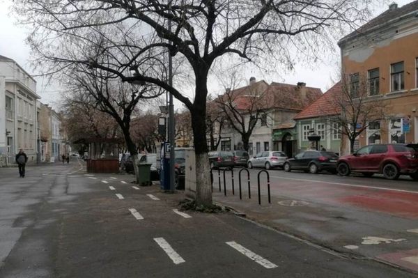 Esőre és szélre figyelmeztetnek