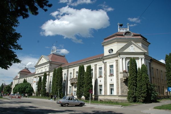Ki kell cserélni a csíkszeredai utcanévtáblákat