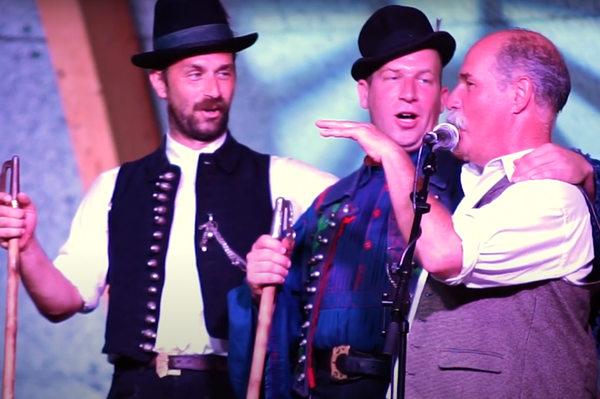 Udvarhelyen a híres mesemondó