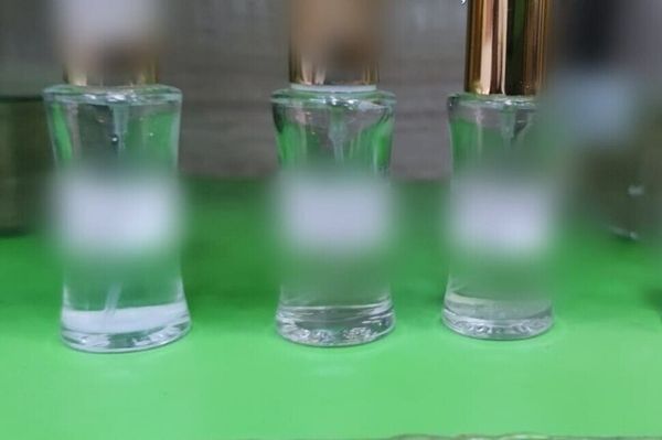 Parfümöt hamisítottak, a rendőrök kiszagolták