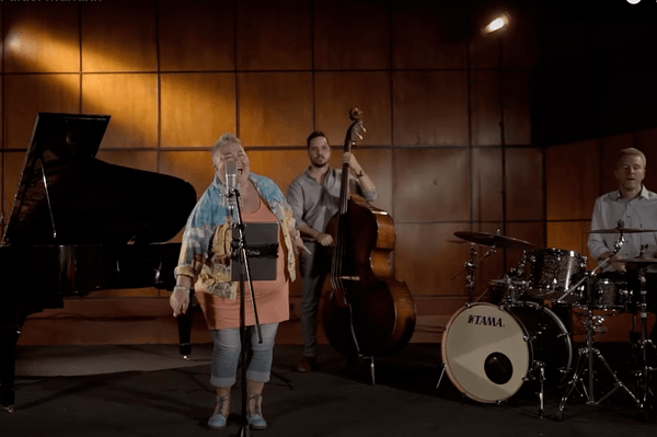 Farkas Wellmann Éva, Sárik Péter Trió és Falusi Mariann lesz a városi parkban