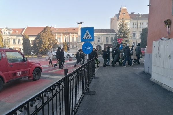 Hogyan dolgozzák fel a hétfői tragédiát az iskolákban?