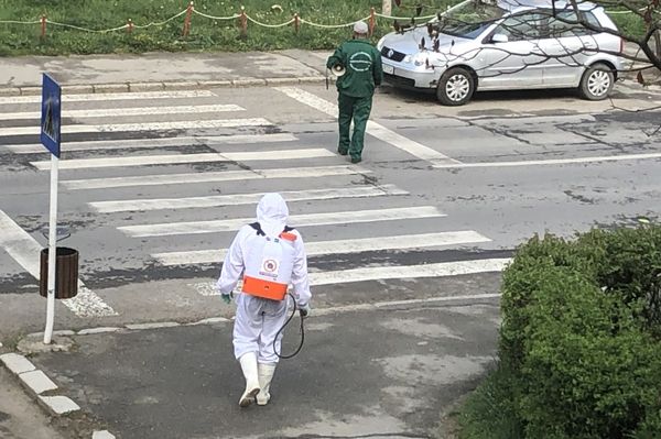 Újból fertőtlenítik a lépcsőházakat