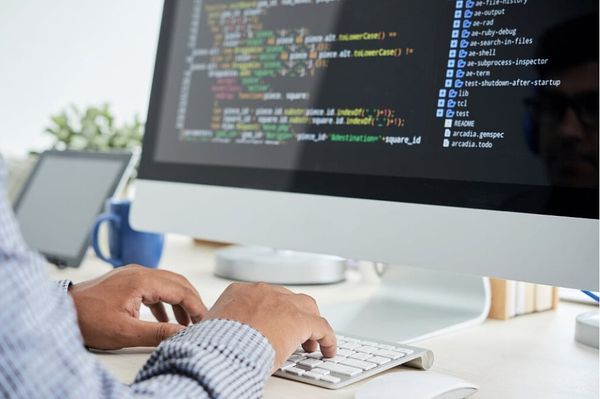 Nem csak a magánszférában dolgozó IT-seknek jár az adómentesség