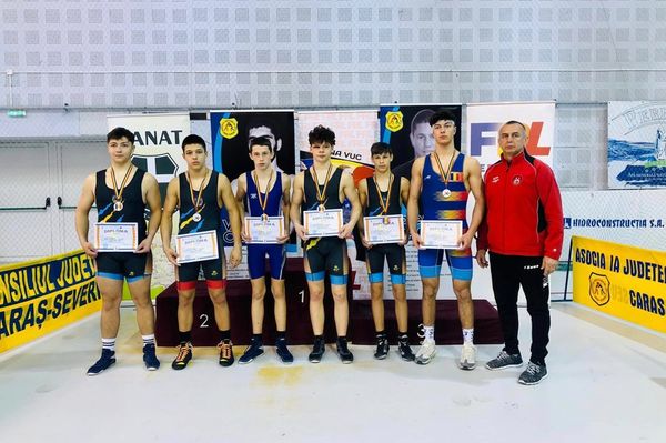 Hat éremmel hangoltak az ISK birkózói