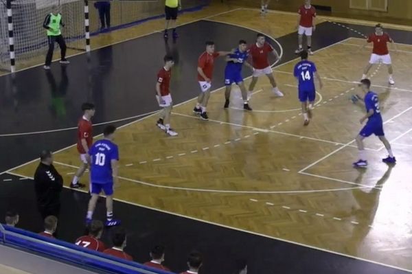 Győzelemmel kezdték a döntő tornát a kézisek