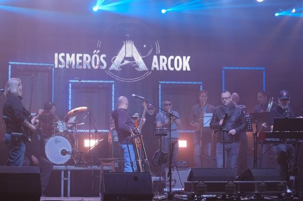 Udvarhelyen lép fel az Ismerős Arcok