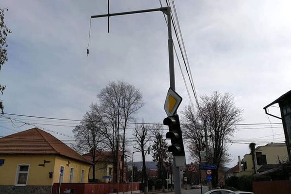 Megint kiütötték a szombatfalvi jelzőlámpát