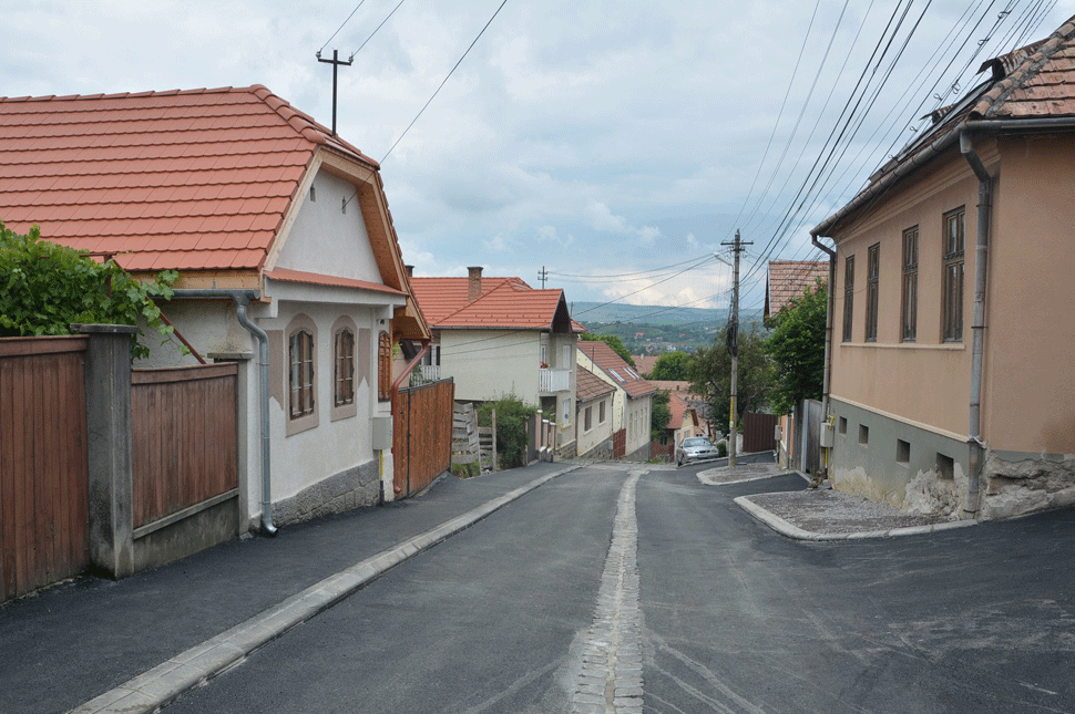 Egy utcát megnyitnak, egy másikat bezárnak