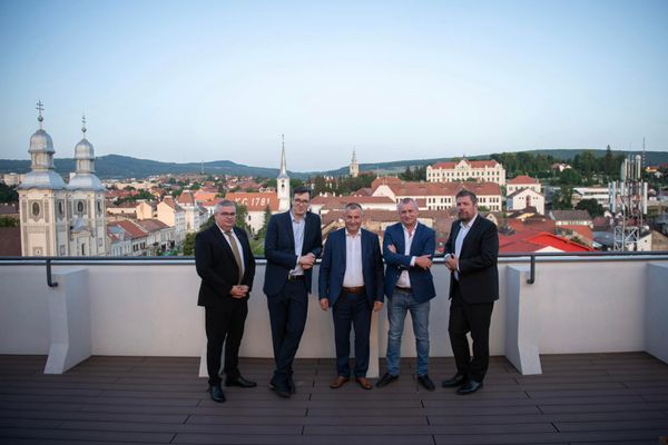 Reálos ésszel könnyű irigykedni. S nemcsak.