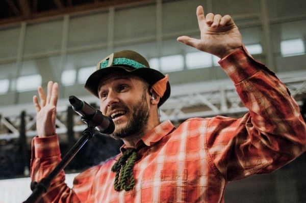 Míg várjuk a Mikulást, szól a Karaván