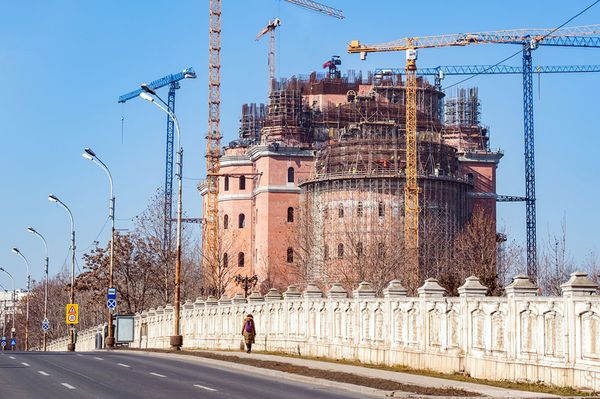 Felszentelik a román gigakatedrálist