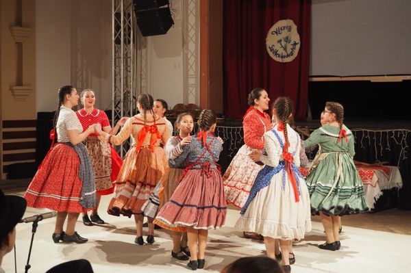 Ünnepi műsorára vár a Kékiringó