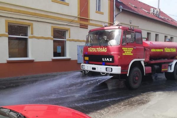 Keresztúron is hangosbemondanak, önkéntest keresnek és űrlapot osztanak