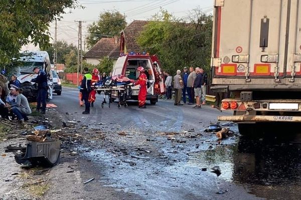 Kamionnal ütközött egy kisbusz Kibéden