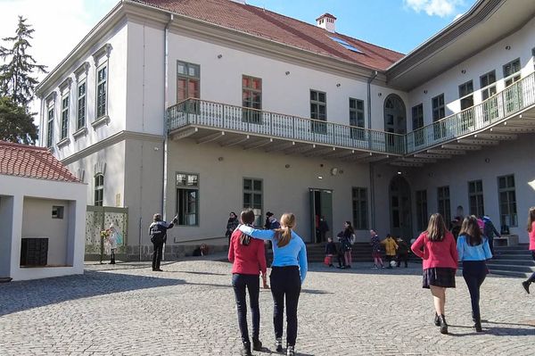 Város a városban ez az iskola! (videó)