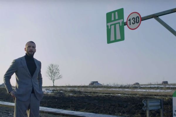 Saját zsebből épített egy méter autópályát (videóval)