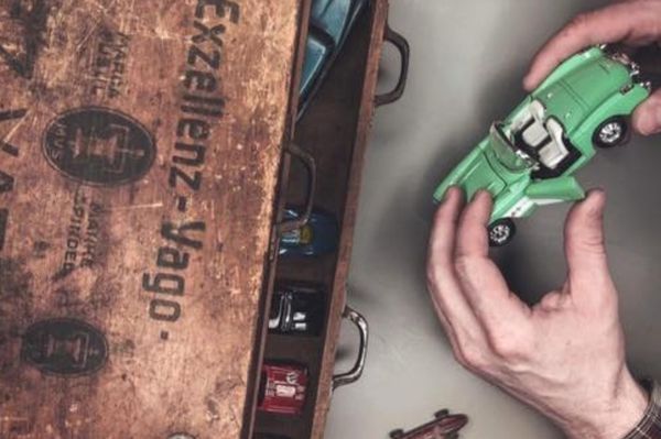 Lapul otthon régi kisautód?