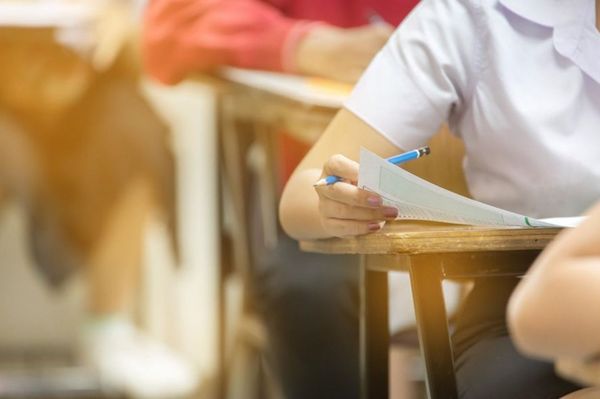 A román vizsga kipipálva!