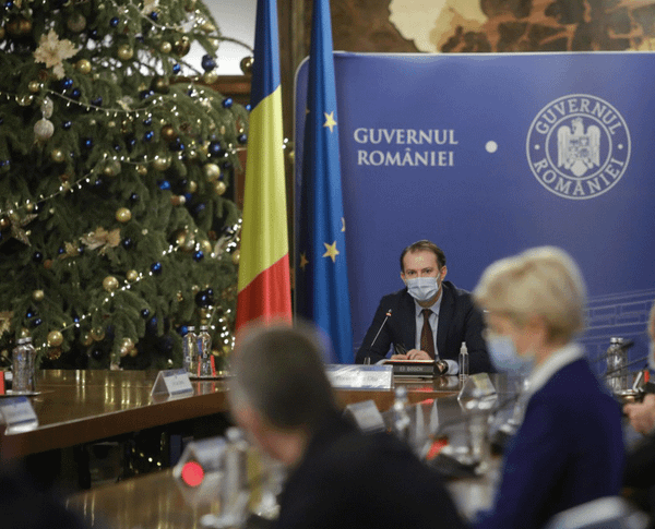 Újévi ajándék a közalkalmazottaknak és a cégeknek