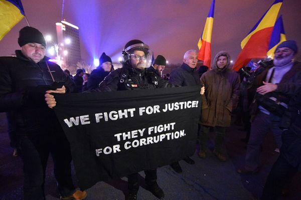 Tüntettek a kormány ellen a nagyobb városokban