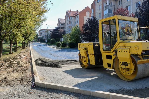 Újabb útszakaszokat zárnak le a Bethlen negyedben