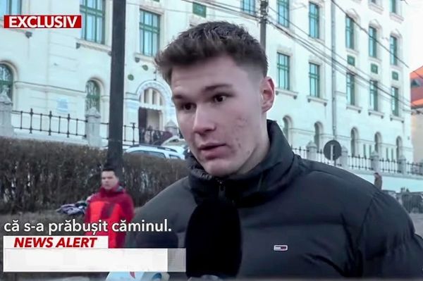 Nem is hallhatta, hogy omlik, a fülhallgató a fülében volt