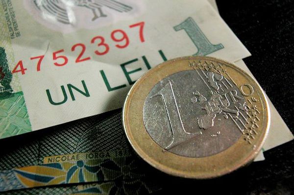 Mélyponton a lej, csúcson az euró