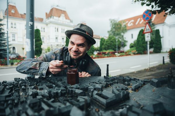 Főzz be velünk, Udvarhely! Most lekvárfőzéshez szól a nóta.