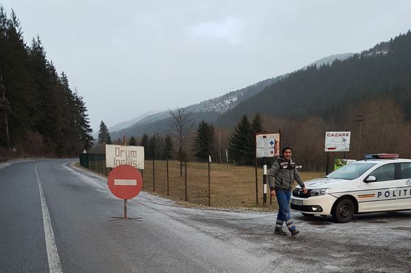 Frissítve: Kidőlt fák, lezárt utak, bezárt iskolák, áramszünet