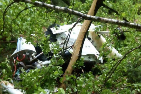 Üzletembereket szállító kisrepülő zuhant le