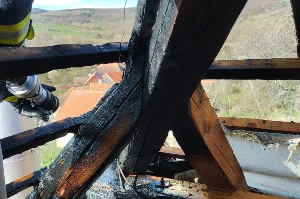 A nem megfelelően hőszigetelt kémény okozhatta a lókodi tüzet